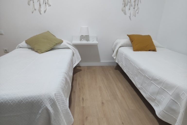 Twin (separate beds)